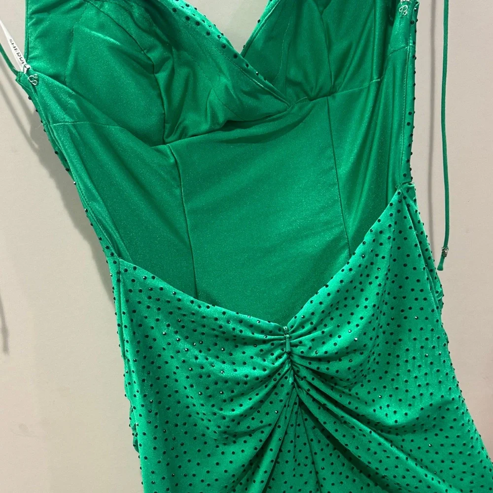 Sherri Hill Green Mini Dress with Spaghetti Straps - Picture 4 of 7